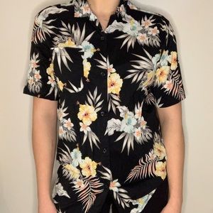 Black Hawaiian t-shirt
